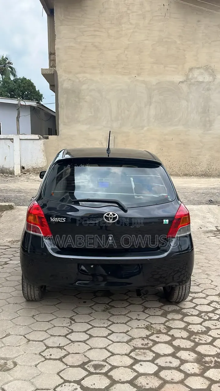 Toyota Yaris 2011 Black