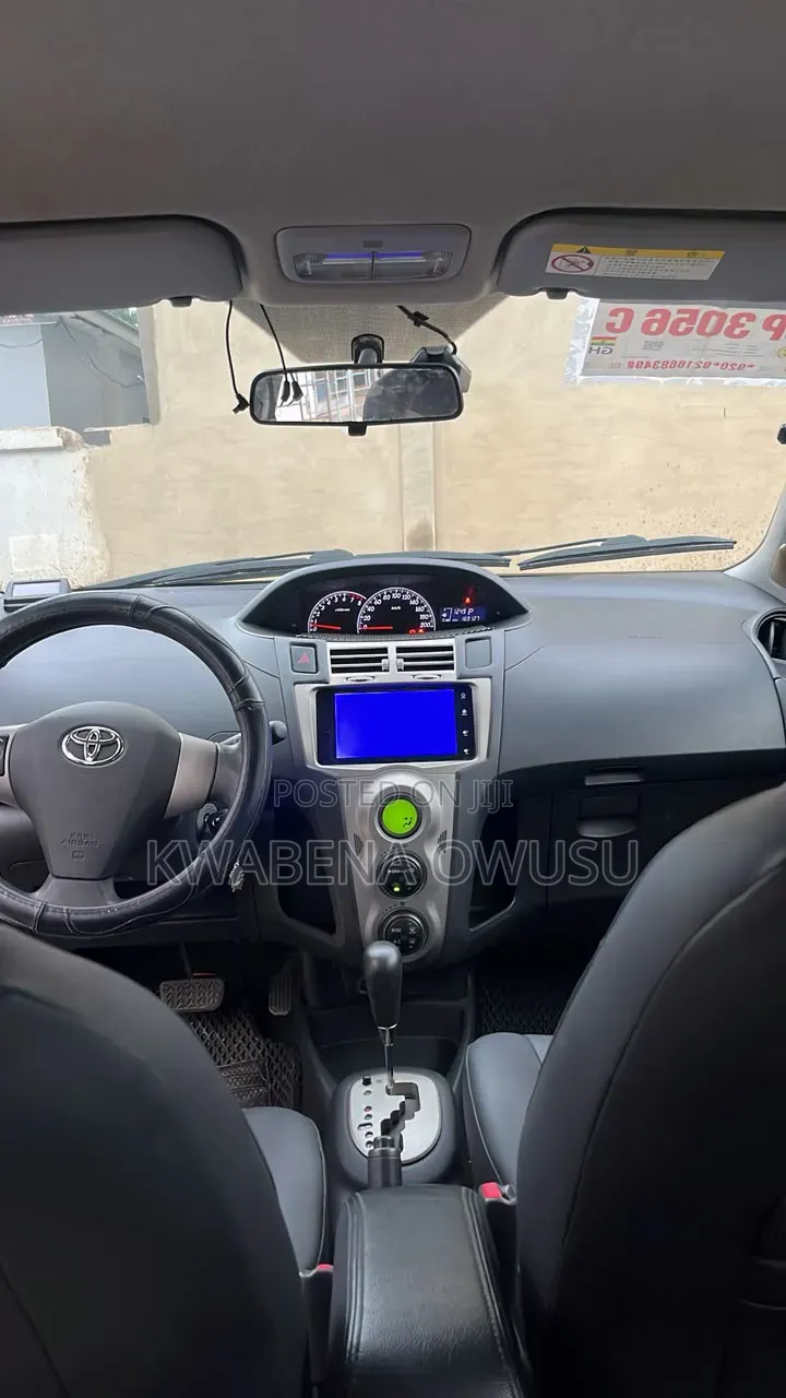 Toyota Yaris 2011 Black
