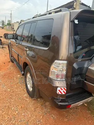 Mitsubishi Pajero 2016 Gray