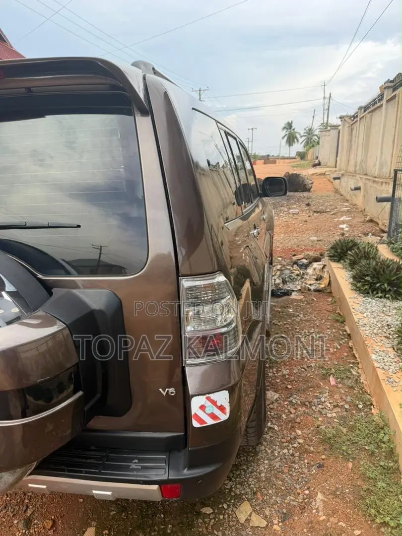 Mitsubishi Pajero 2016 Gray