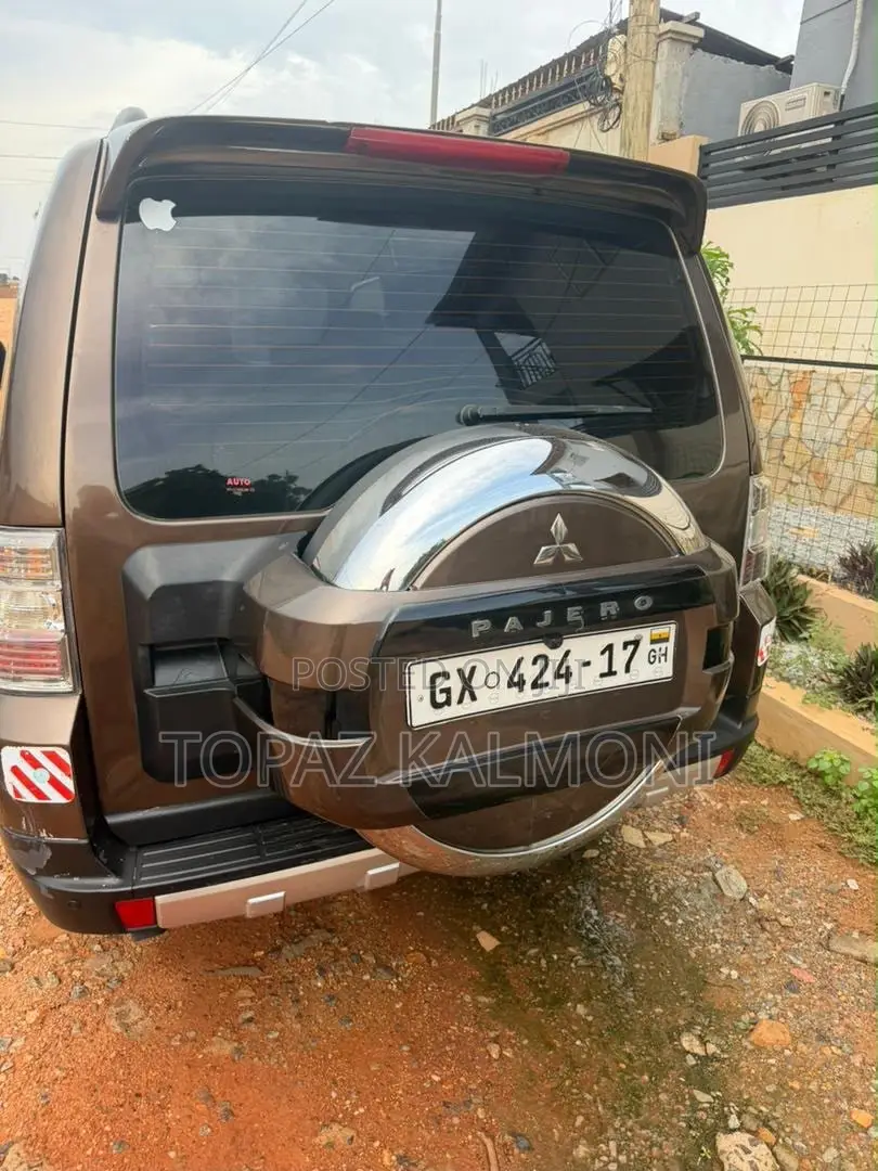 Mitsubishi Pajero 2016 Gray
