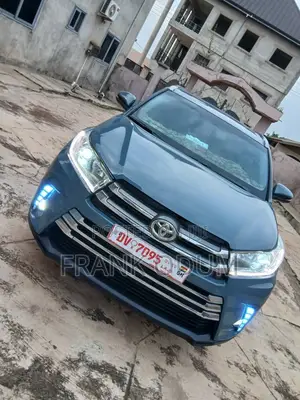 Toyota Highlander LE 4x2 V6 (3.5L 6cyl 8A) 2018