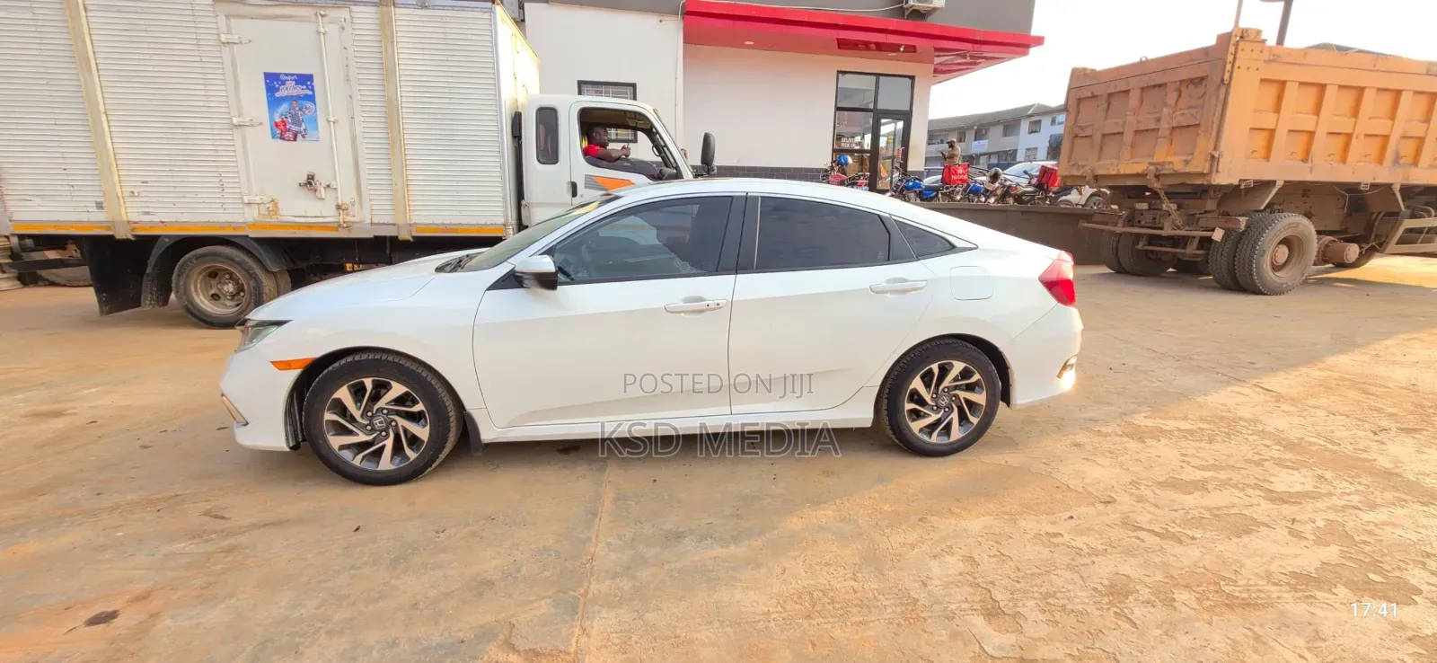 Honda Civic EX 2021 White