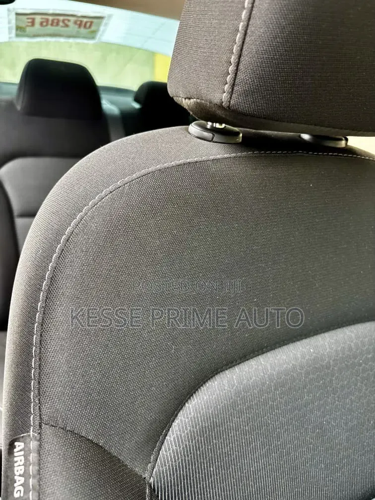 Hyundai Elantra Value Edition 2018 White
