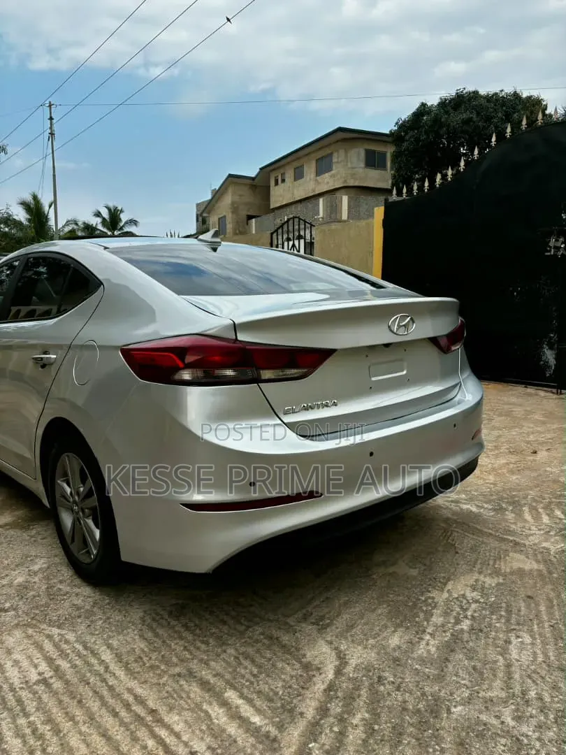 Hyundai Elantra Value Edition 2018 White