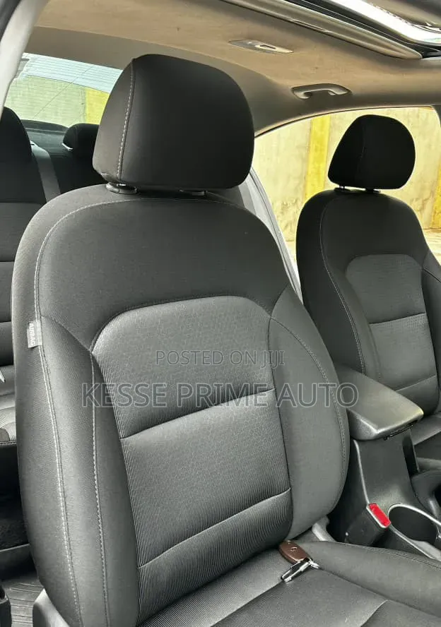 Hyundai Elantra Value Edition 2018 White