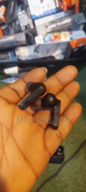JBL Tune235nc TWS