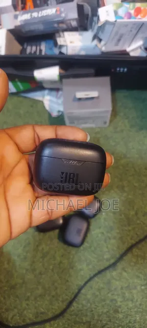 JBL Tune235nc TWS
