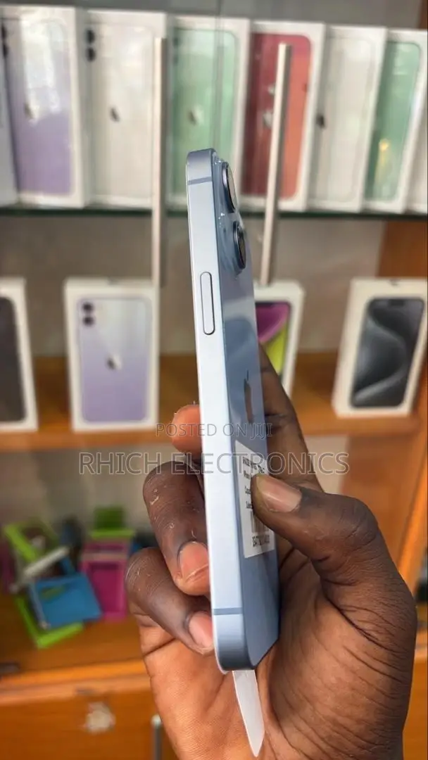 New Apple iPhone 13 128 GB Blue