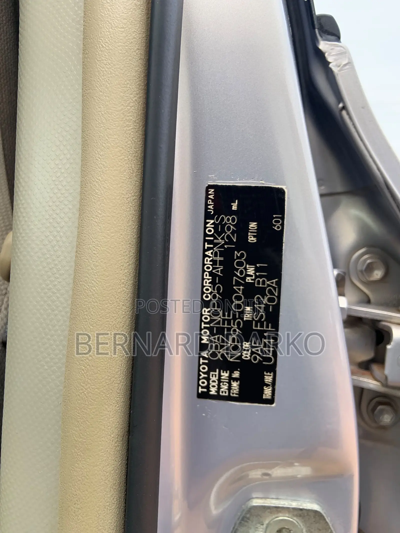 Toyota Vitz 2010 Silver