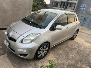 Toyota Vitz 2010 Silver