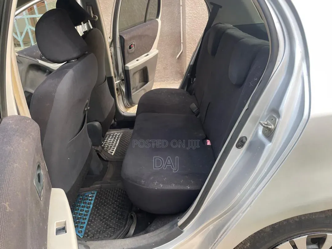 Toyota Vitz 2010 Silver