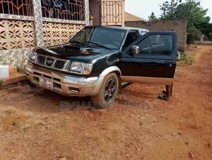 Nissan DoubleCab 2002 Black