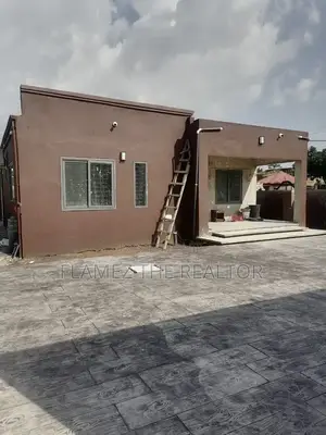 3bdrm House in Reggies Court Estate, Amasaman for sale