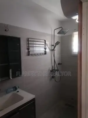 3bdrm House in Reggies Court Estate, Amasaman for sale
