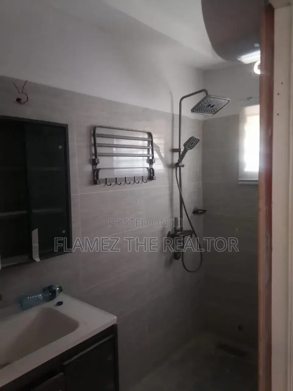 3bdrm House in Reggies Court Estate, Amasaman for sale
