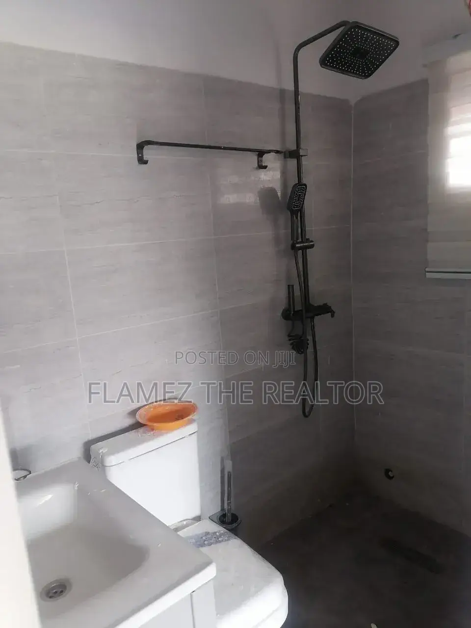 3bdrm House in Reggies Court Estate, Amasaman for sale