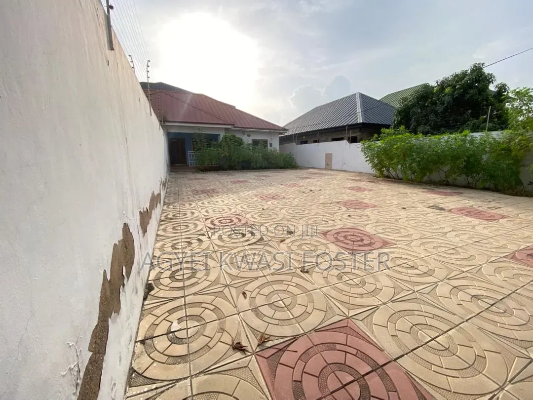 2bdrm House in Kpobiman Container, Amasaman for sale