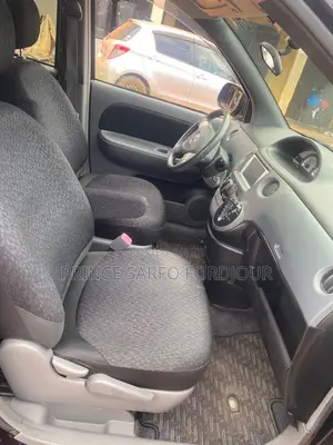 Toyota Sienta 2014 Brown