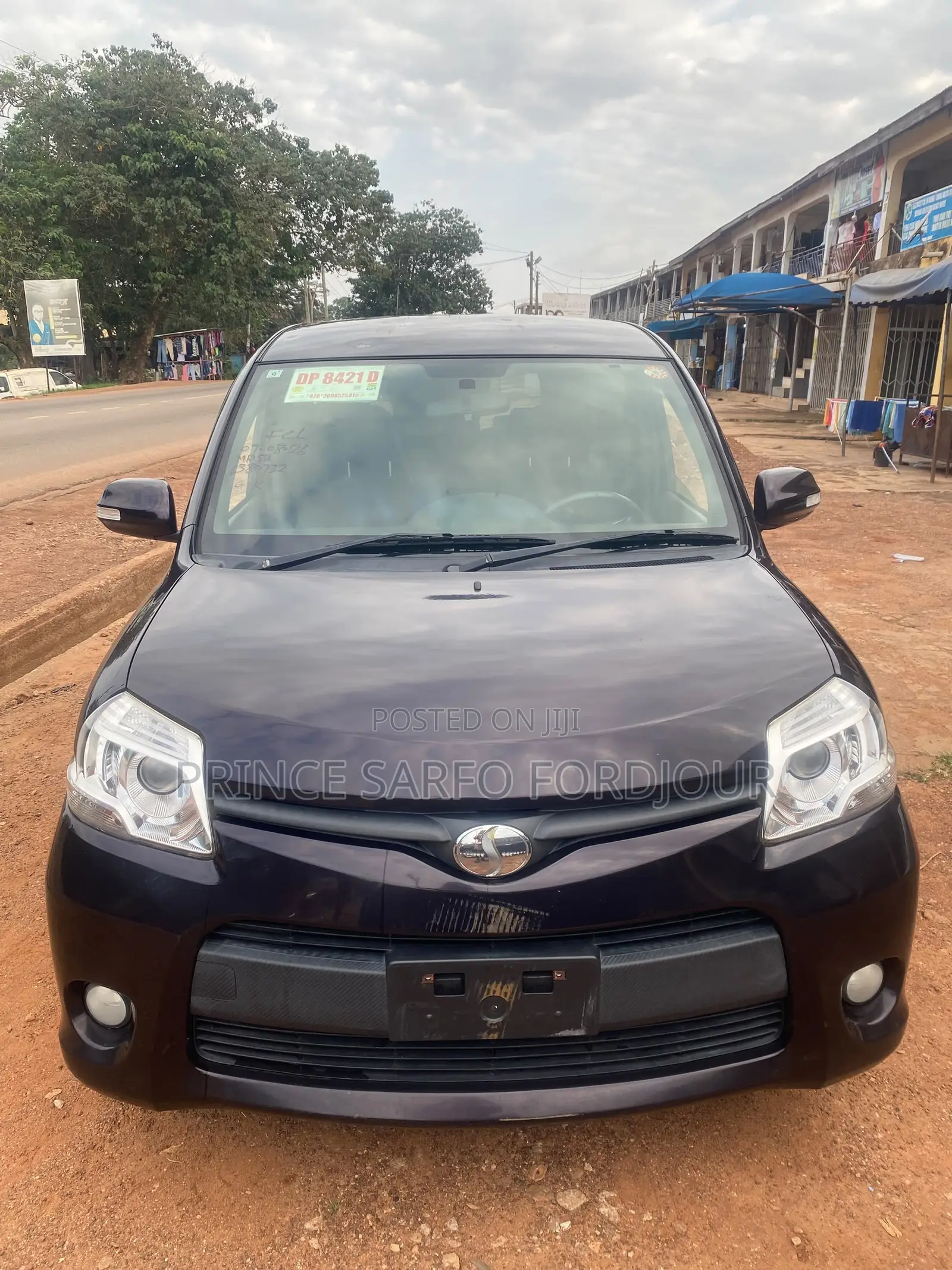 Toyota Sienta 2014 Brown