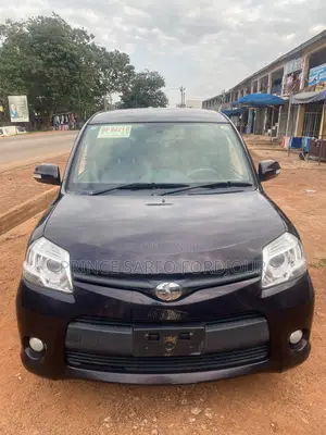 Toyota Sienta 2014 Brown