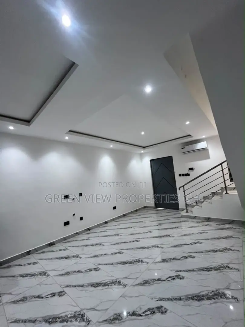 2bdrm Townhouse / Terrace in Ashaley Botwe for rent