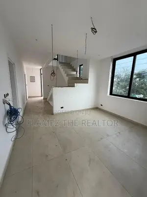 4bdrm Townhouse/Terrace in Labone Townhouse, Coffee Shop Area for sale