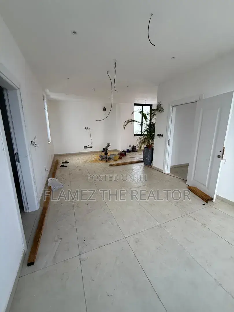 4bdrm Townhouse/Terrace in Labone Townhouse, Coffee Shop Area for sale