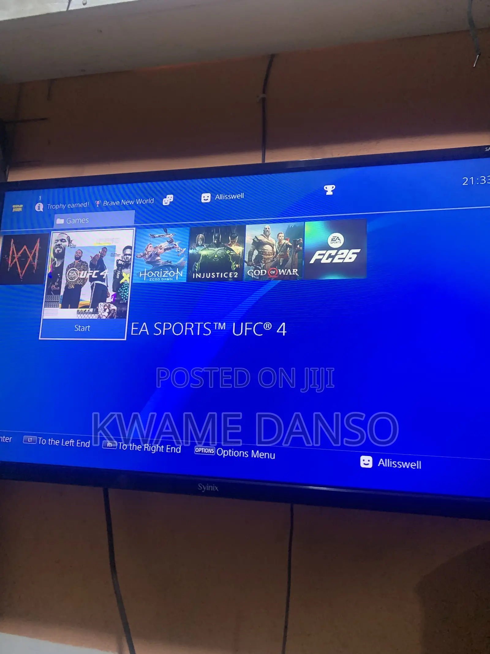 PS4 Pro,2Game Pads,1Tb,17games