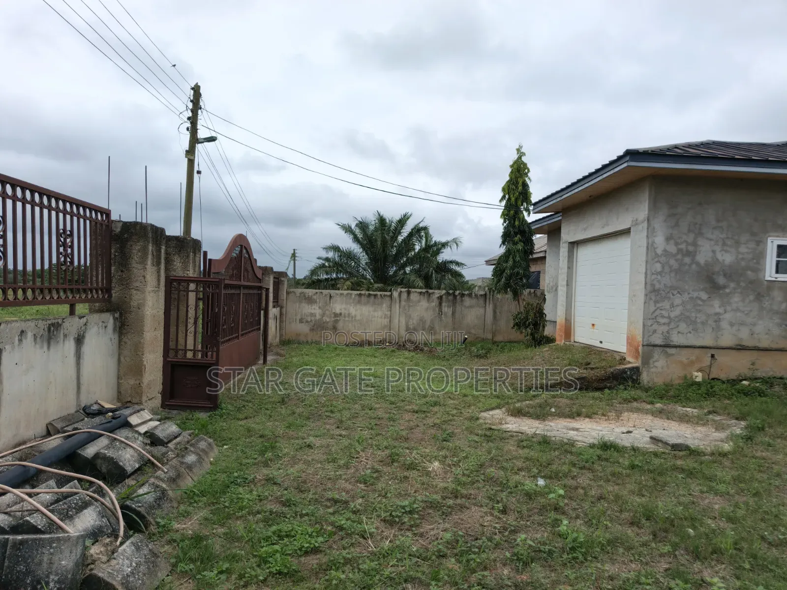 5bdrm House in Appiadu, Kumasi Metropolitan for sale