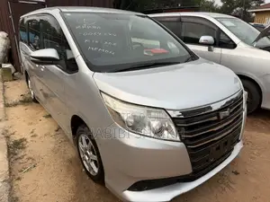 Toyota Noah 2.0 FWD (8 Seater) 2014 Silver