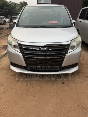Toyota Noah 2.0 FWD (8 Seater) 2014 Silver
