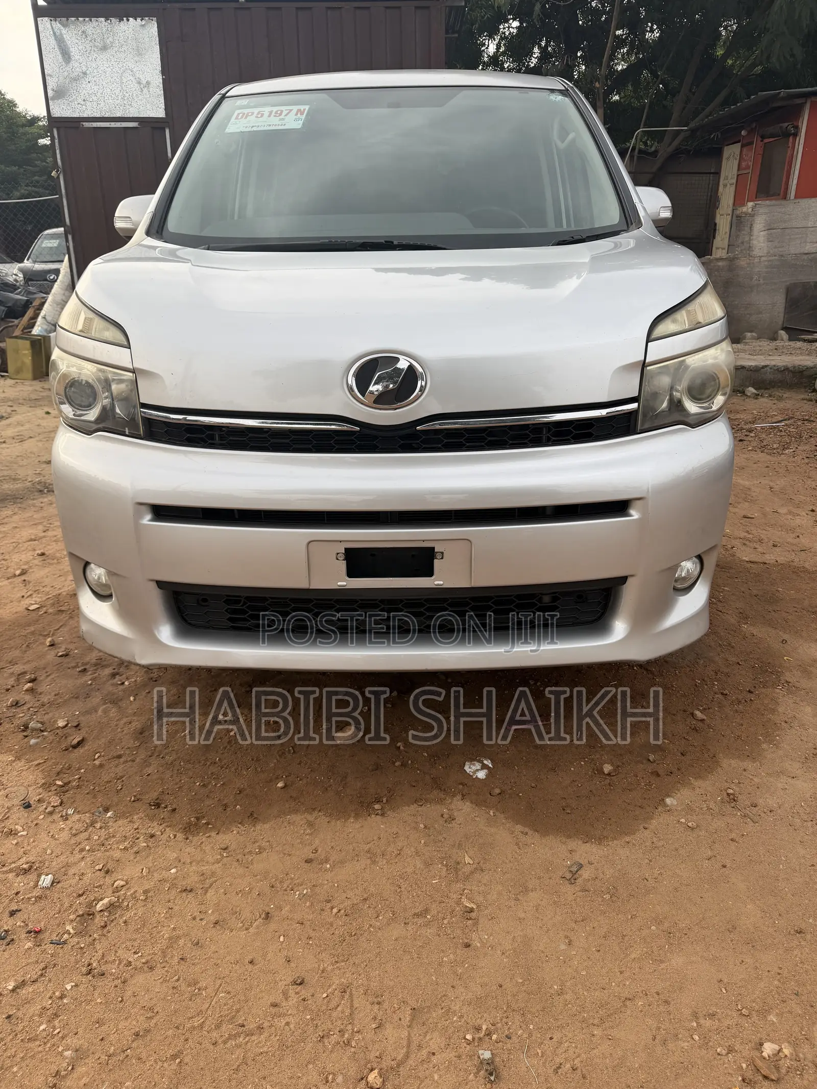 Toyota Voxy ZS 4WD 7-Seater 2013 Silver