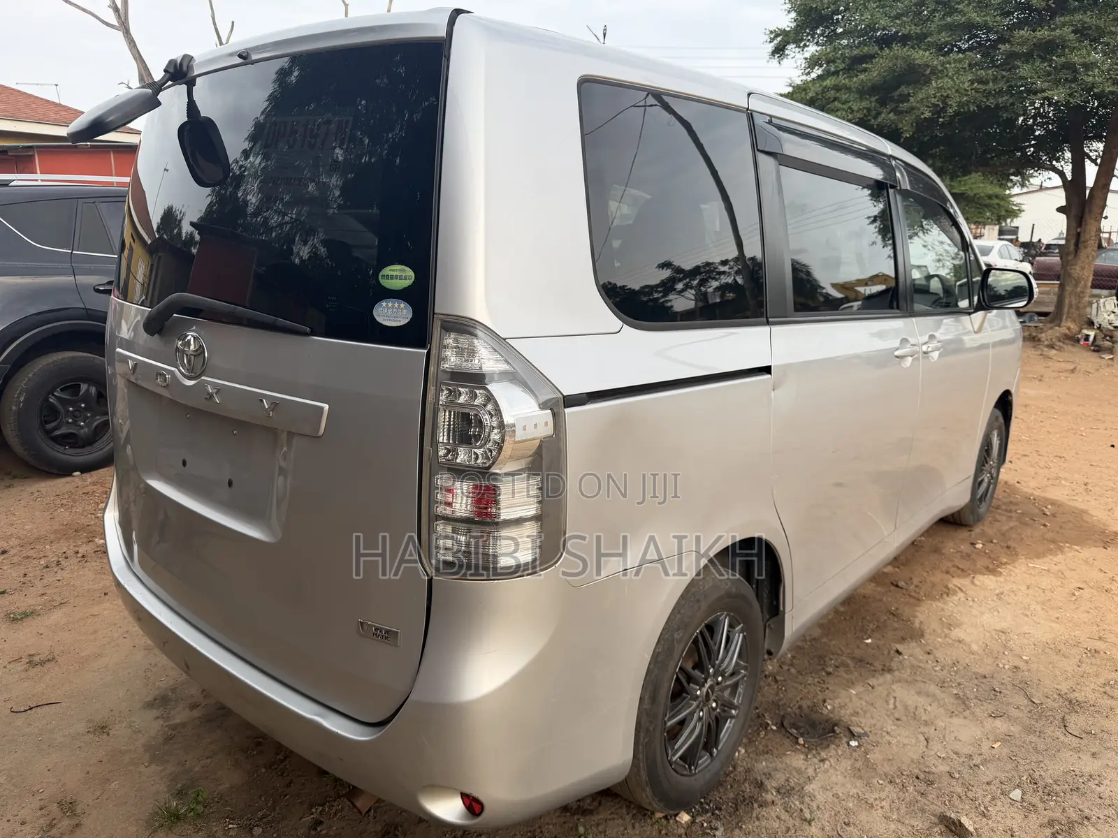 Toyota Voxy ZS 4WD 7-Seater 2013 Silver