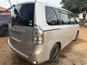 Toyota Voxy ZS 4WD 7-Seater 2013 Silver