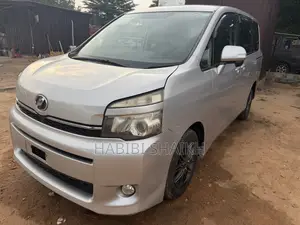 Toyota Voxy ZS 4WD 7-Seater 2013 Silver