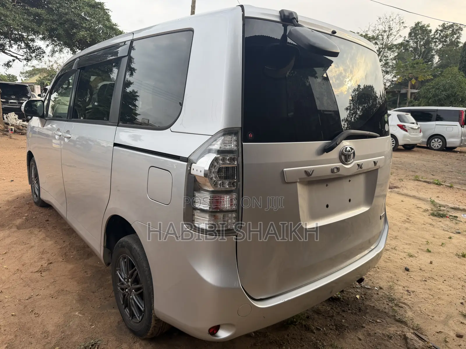 Toyota Voxy ZS 4WD 7-Seater 2013 Silver