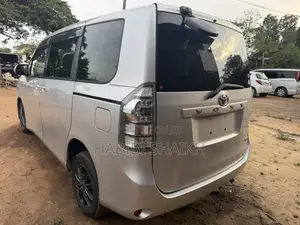 Toyota Voxy ZS 4WD 7-Seater 2013 Silver
