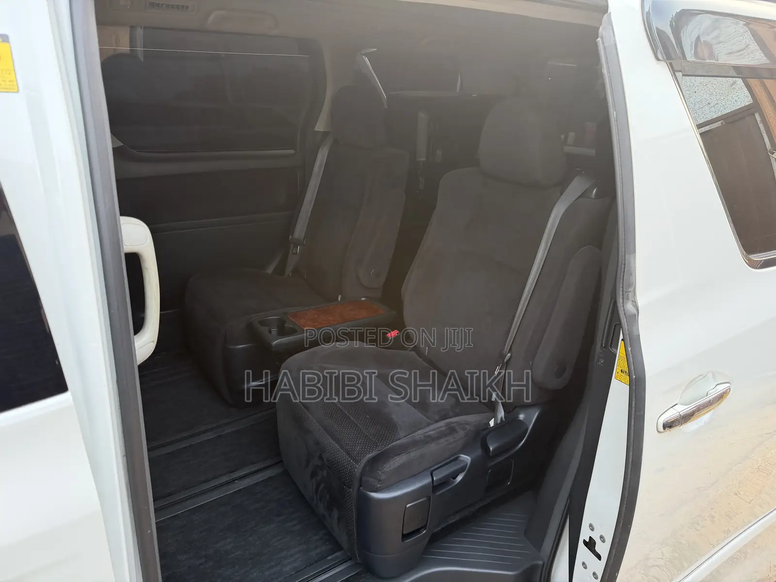 Toyota Vellfire Z Platinum Selection 2.4 FWD 7-Seater 2010 White