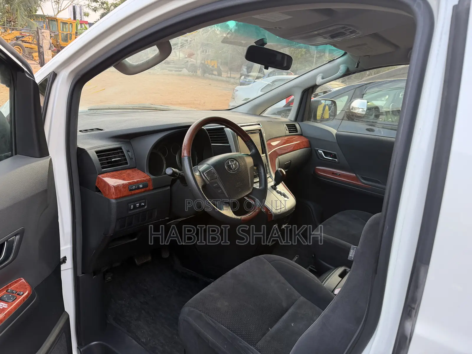 Toyota Vellfire Z Platinum Selection 2.4 FWD 7-Seater 2010 White