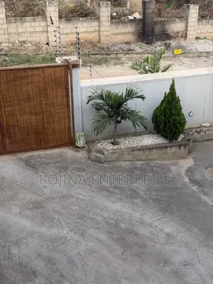 Spacious Roadside Stores for Rent – Asokwa