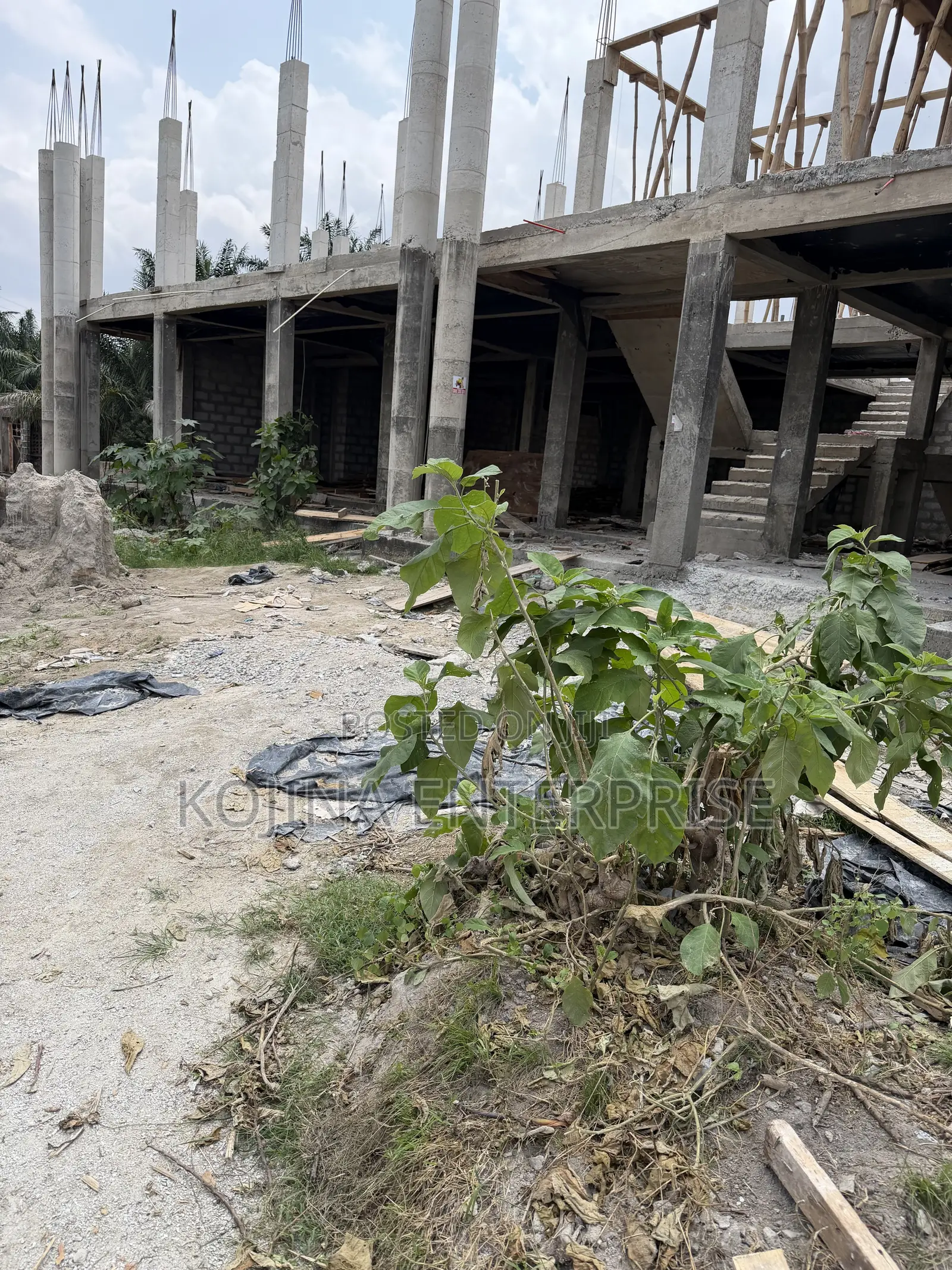 Spacious Roadside Stores for Rent – Asokwa