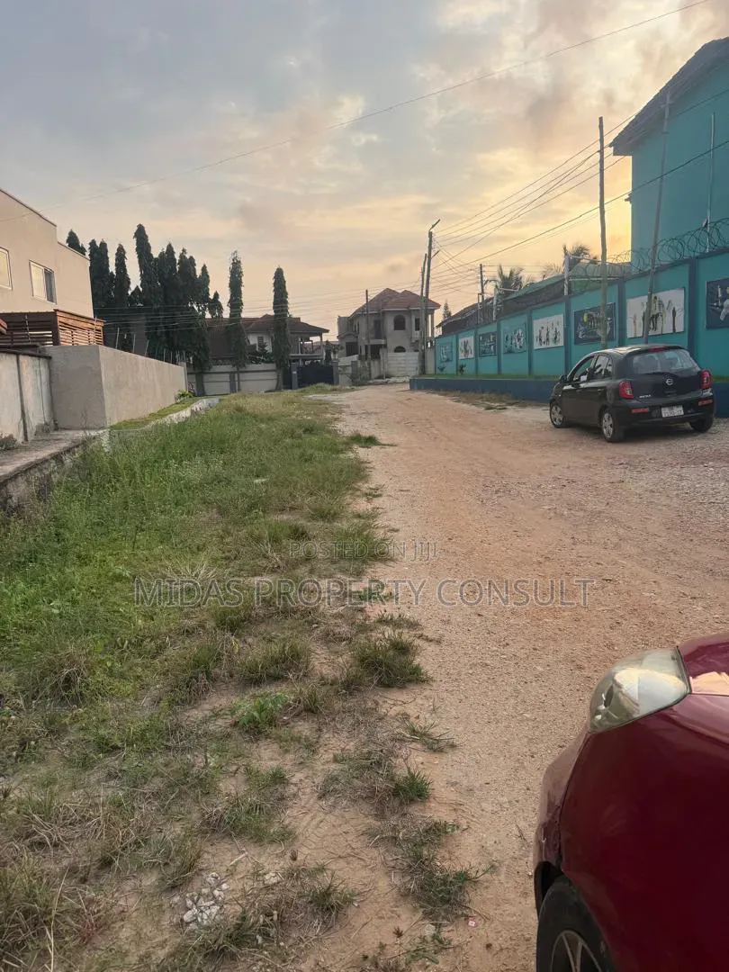 5 Plots for Sale at East Airport