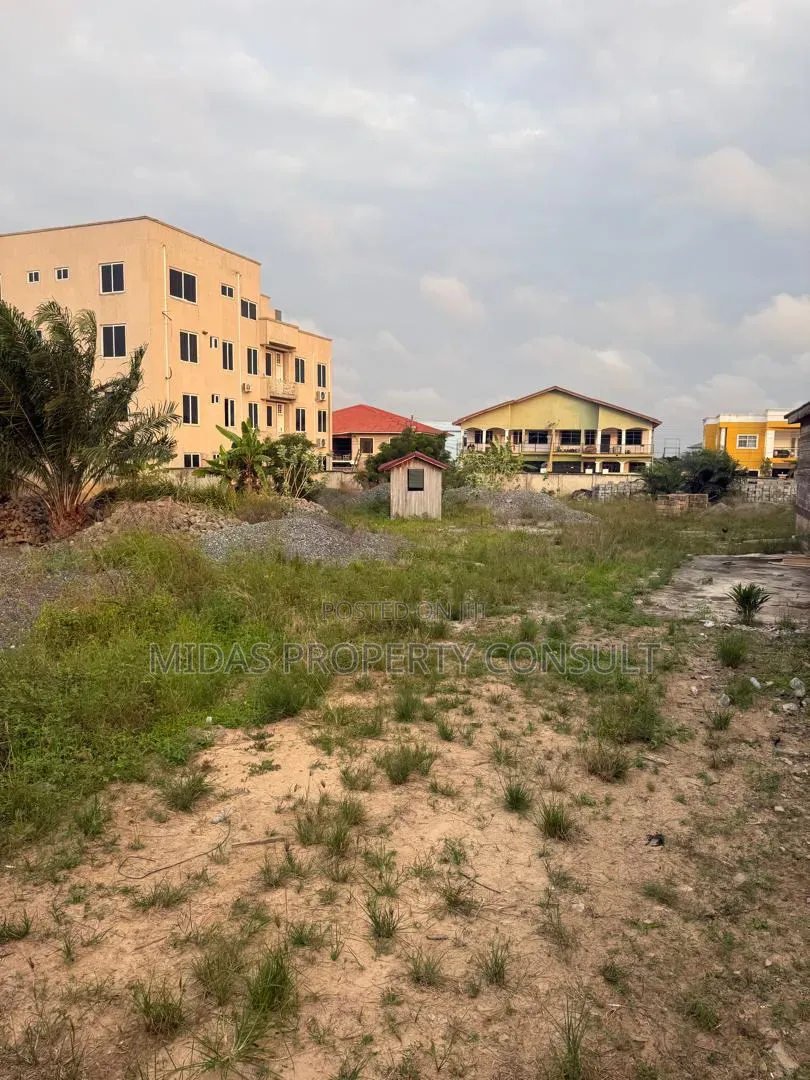 5 Plots for Sale at East Airport
