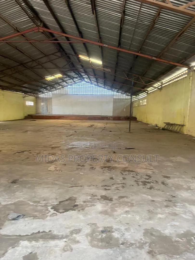 500 SQM Warehouse for Sale at Achimota