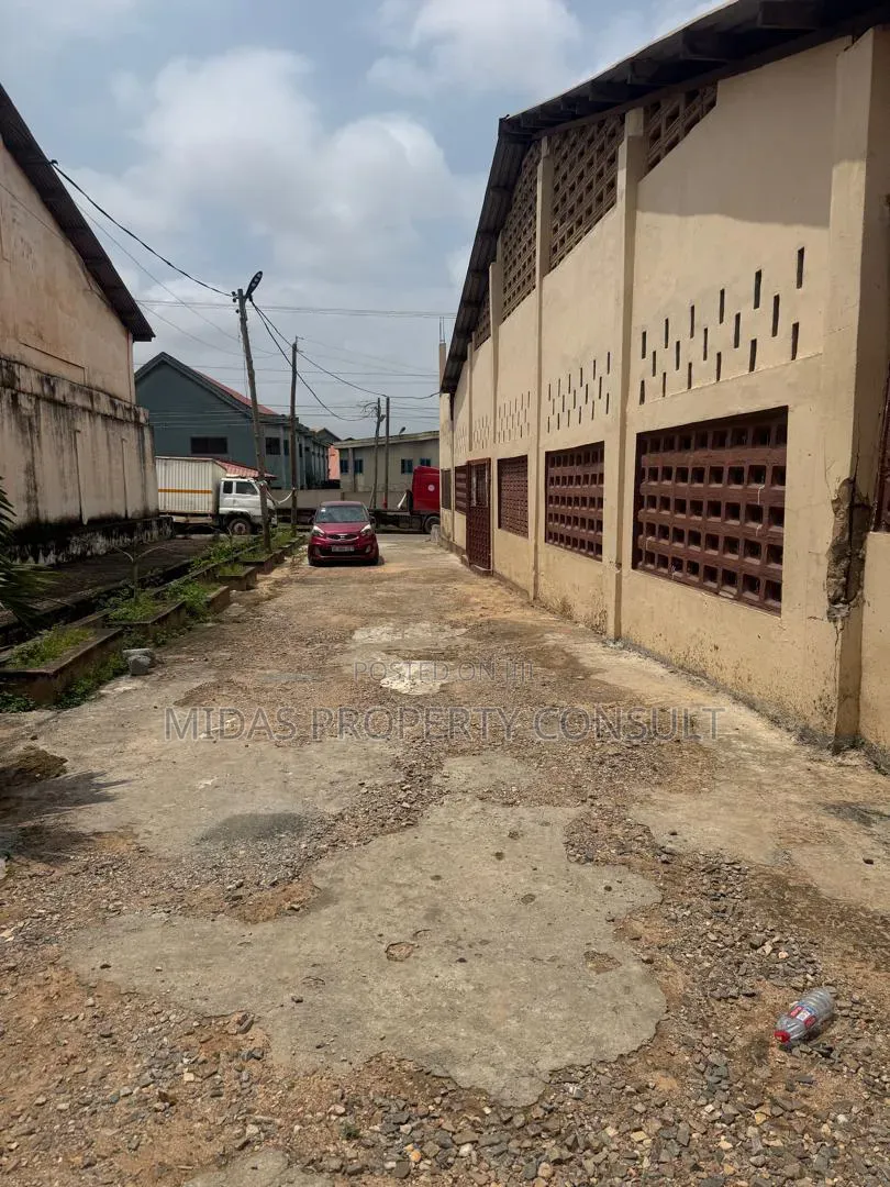 500 SQM Warehouse for Sale at Achimota
