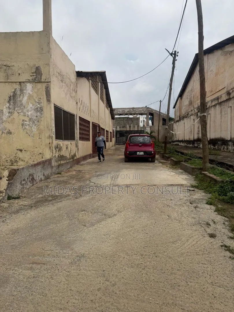 500 SQM Warehouse for Sale at Achimota