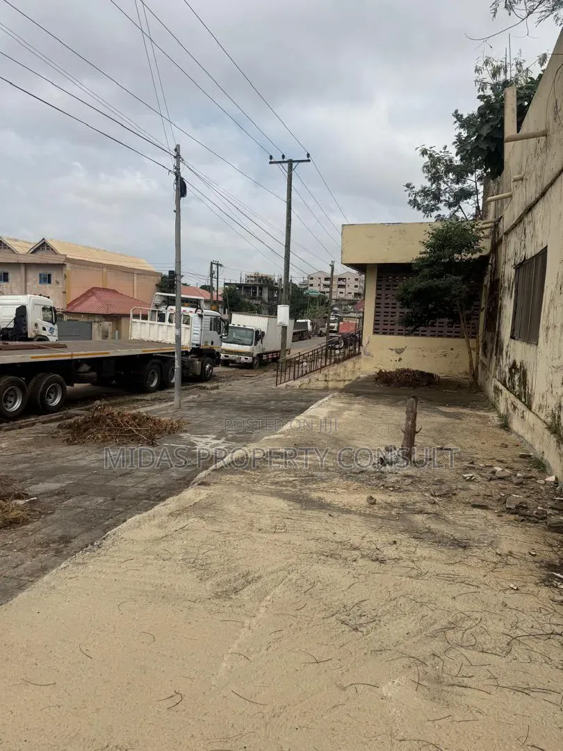 500 SQM Warehouse for Sale at Achimota