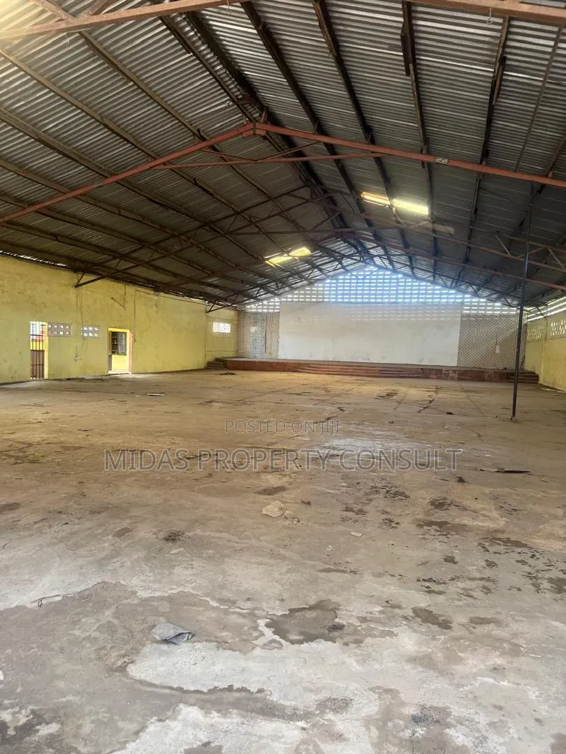 500 SQM Warehouse for Sale at Achimota