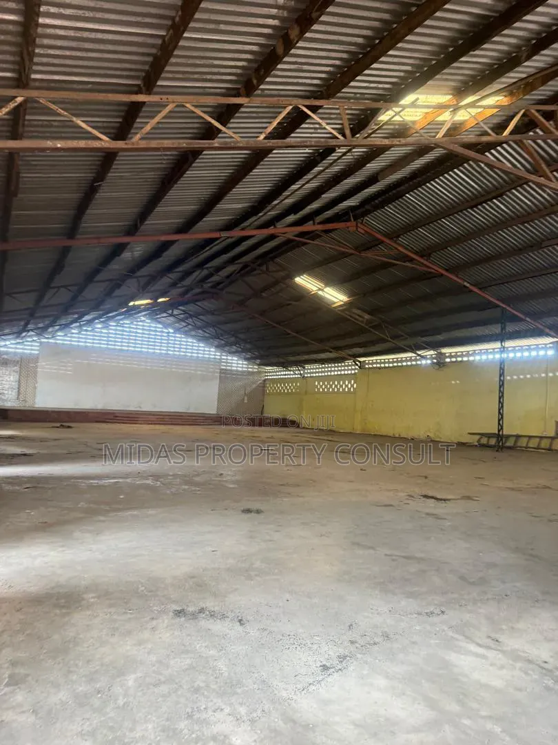 500 SQM Warehouse for Sale at Achimota